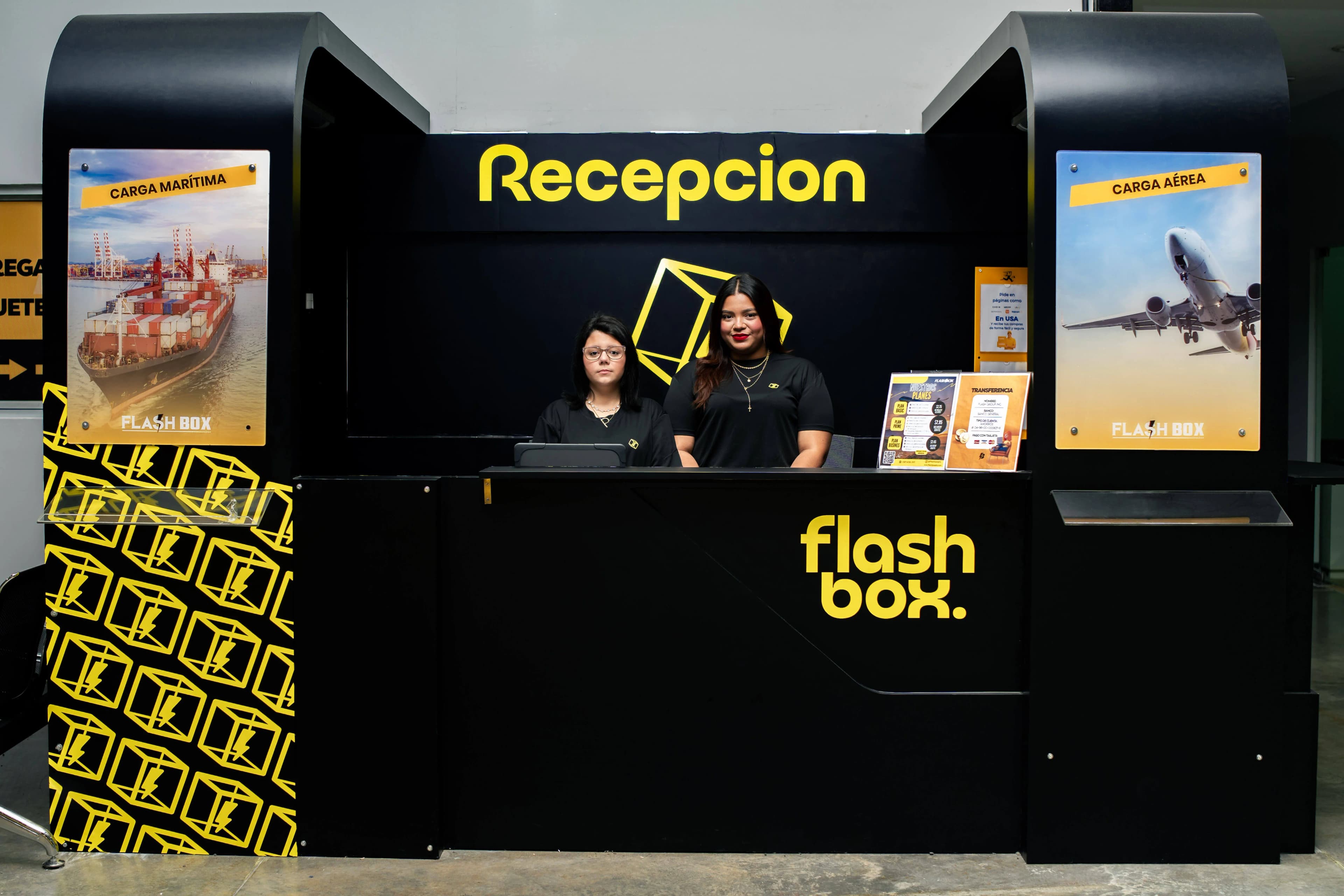 Recepcion de Flash Box con equipo de atencion